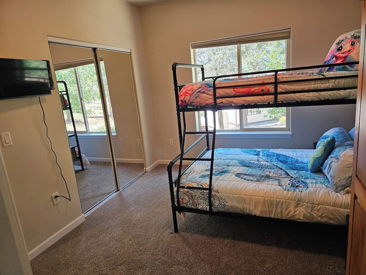 4 habitaciones, tabla de planchar con plancha y wifi gratis 