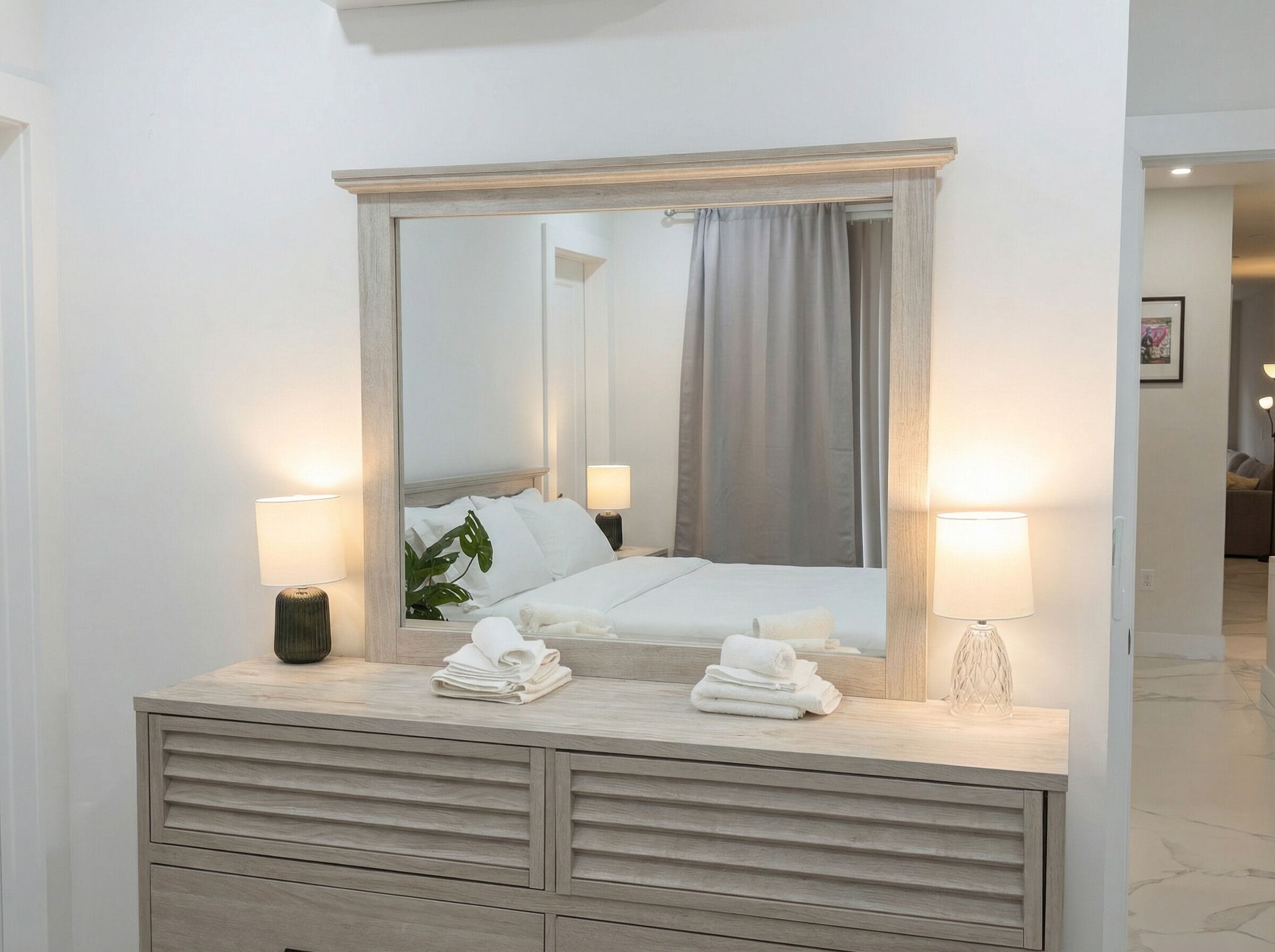 3 habitaciones, escritorio, tabla de planchar con plancha y wifi gratis 