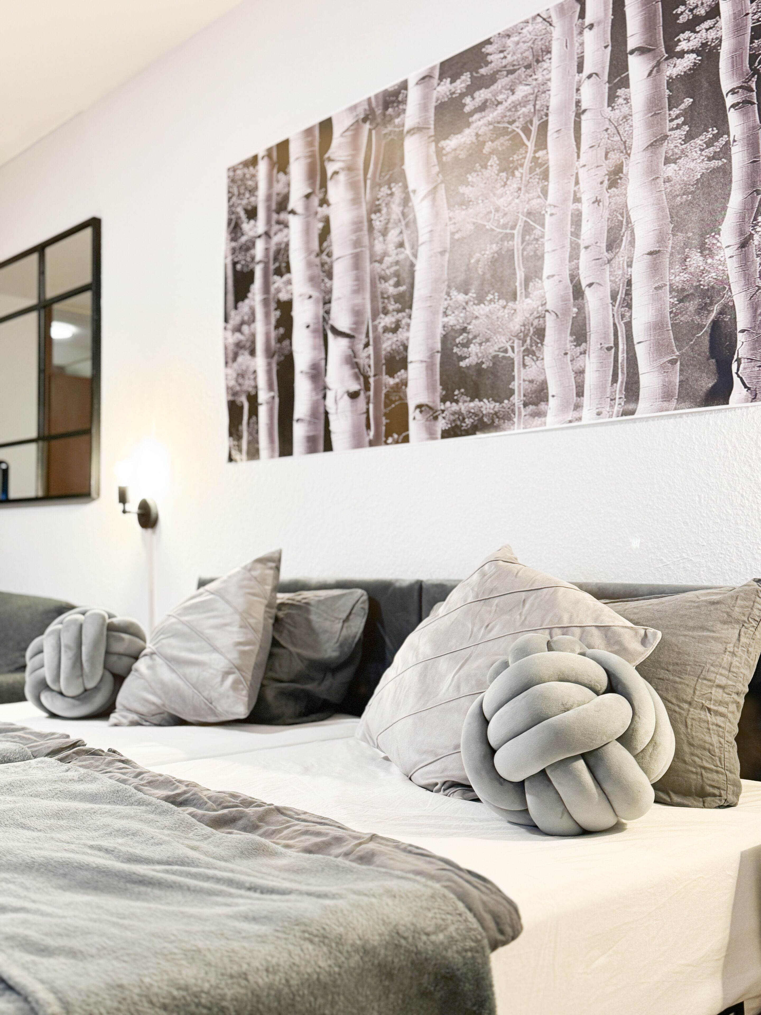Iron/ironing board, WiFi, bed sheets. Modern living studio Karlsruhe frieden apartments