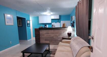 GpL 5542 Cozy Getaway with bright colors& full kitchen