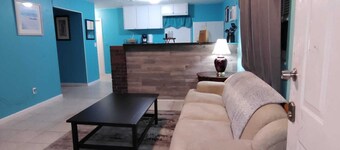 GpL 5542 Cozy Getaway with bright colors& full kitchen