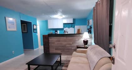 GpL 5542 Cozy Getaway with bright colors& full kitchen