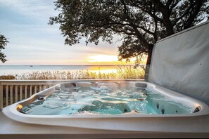 Outdoor spa tub - Soundfront Corolla Home with Hot Tub & Sunset Views! (Corolla)