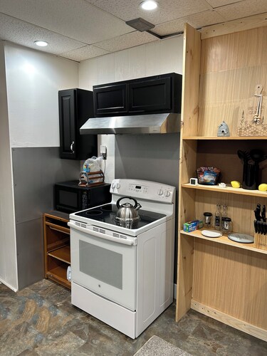 Gorgeous 1-bedroom apartment in quiet neighborhood.