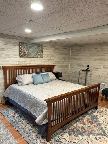 Gorgeous 1-bedroom apartment in quiet neighborhood.