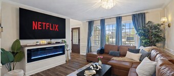 New Luxe Villa - Grand Piano, Spa Bath & Banquet Room