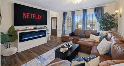 New Luxe Villa - Grand Piano, Spa Bath & Banquet Room