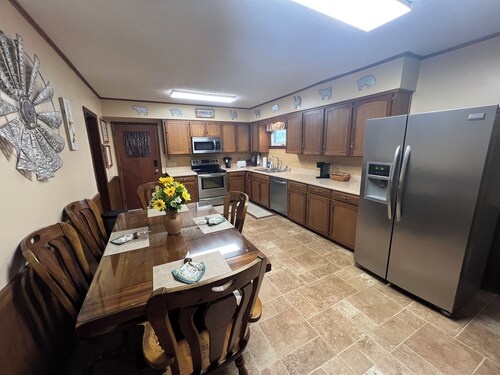 Delightful 4-bedroom house with AC in Columbus