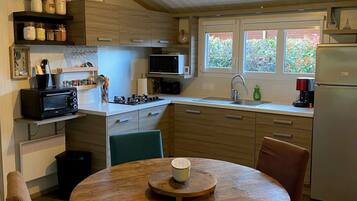 Réfrigérateur, micro-ondes, lave-vaisselle, grille-pain