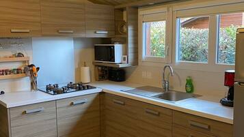 Réfrigérateur, micro-ondes, lave-vaisselle, grille-pain