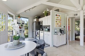 Microonde, forno, piano cottura, lavastoviglie