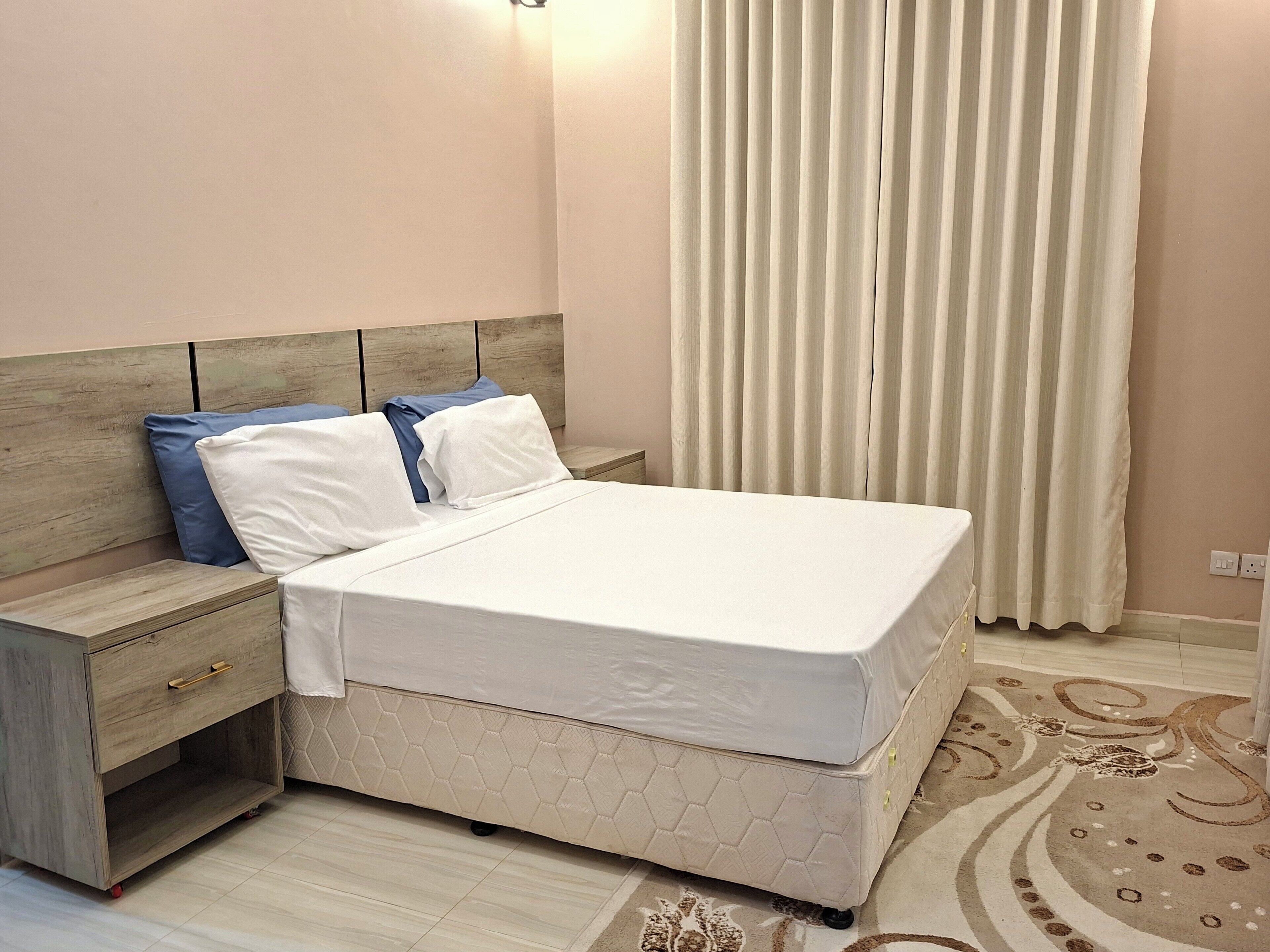 Strygejern/strygebræt, internetforbindelse, sengetøj