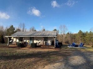 Exterior - 3-bedroom 2-bathroom Home near Lake Lure (Mill Spring)