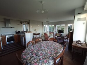 Interior - Apartment for 6 people. (DAMGAN)