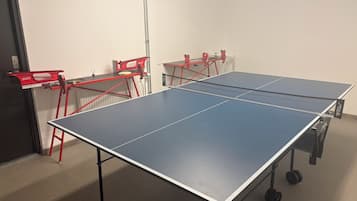 Premium Apartment, 2 Bedrooms, Non Smoking, Slope side | Games room