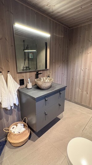 Appartement Premium, 2 chambres, non-fumeur, côté piste de ski | Salle de bain
