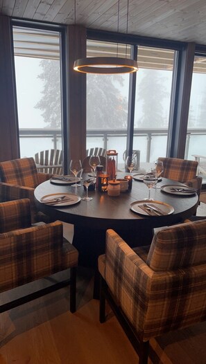 Departamento Premium, 2 habitaciones, para no fumadores, junto a la pista de ski | Restaurantes