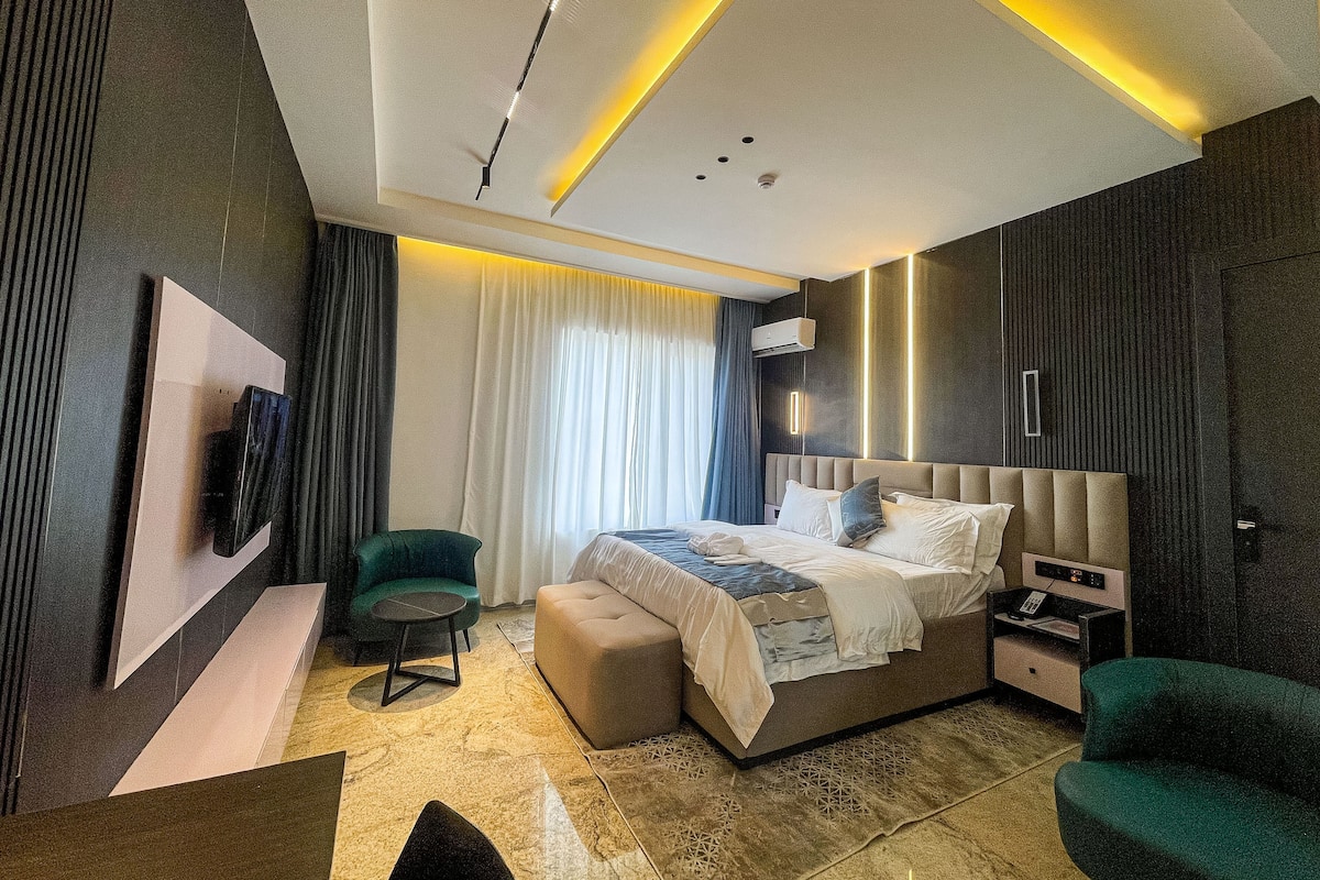 Suite Confort, balcón, vistas al lago | Caja fuerte, escritorio, espacio para trabajar con un portátil