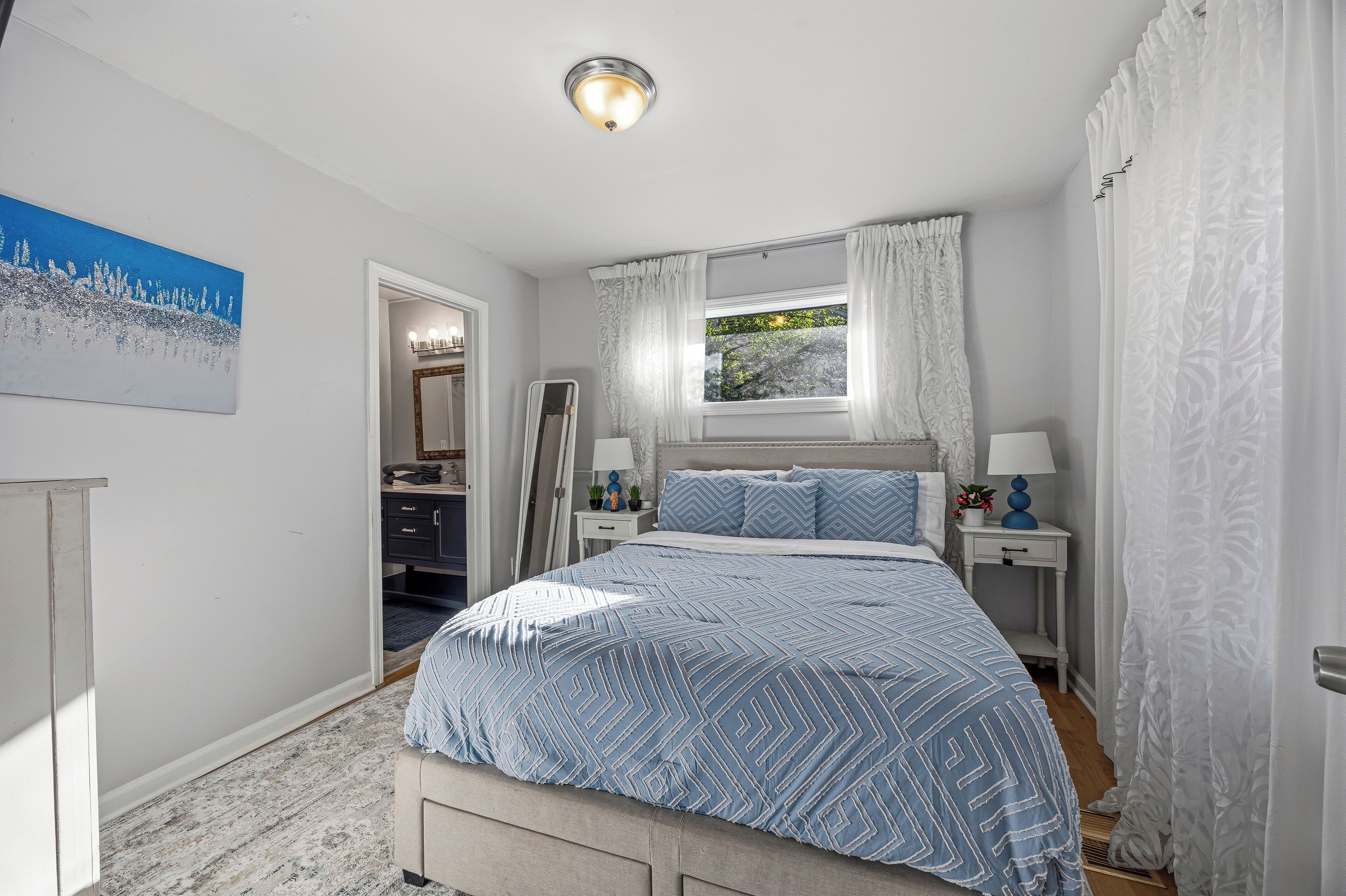 3 bedrooms, iron/ironing board, WiFi, bed sheets