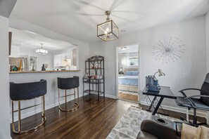 Room - Charming 3-bedroom house in cool Hapeville neighborhood (Hapeville)