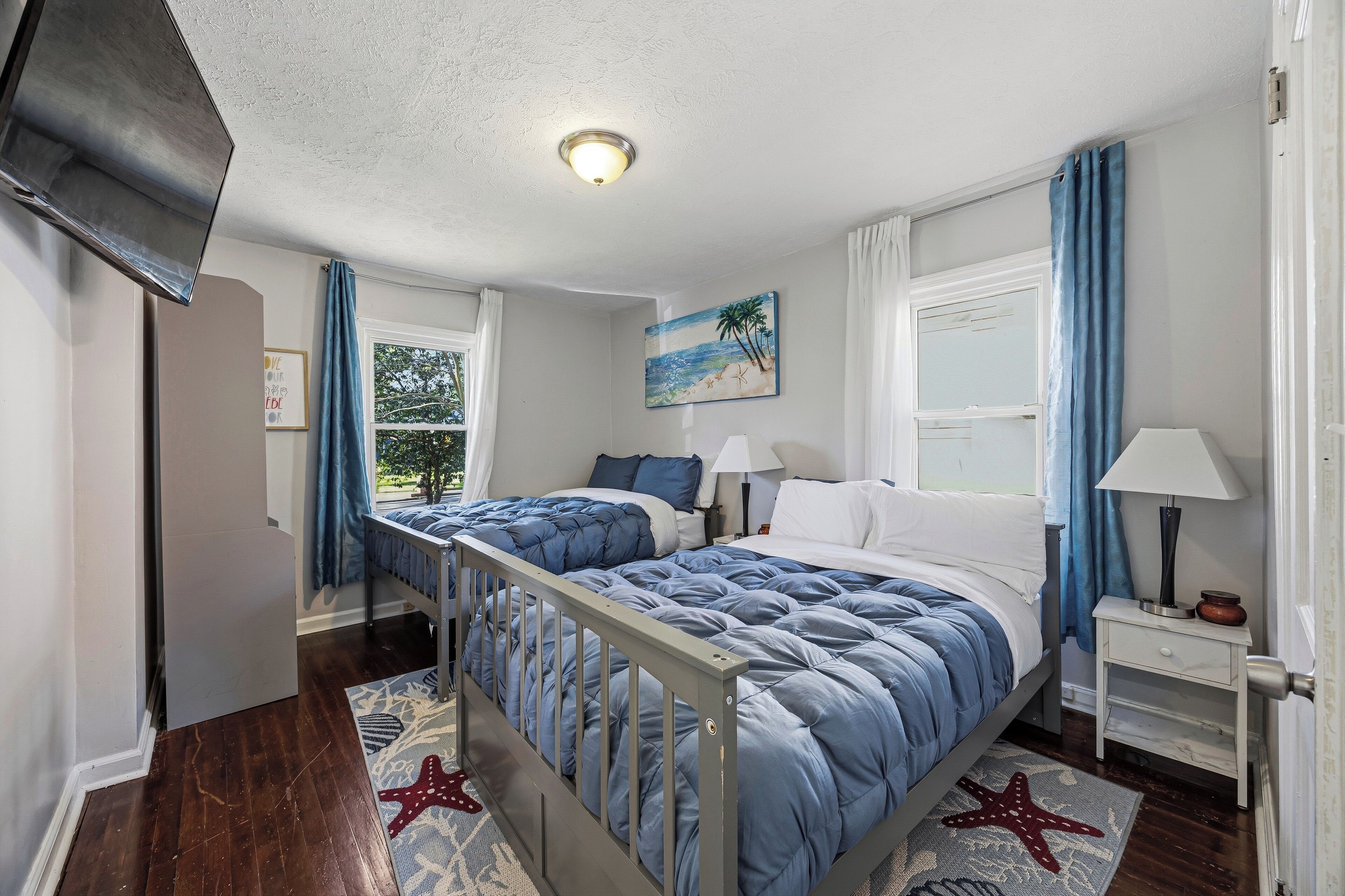 3 bedrooms, iron/ironing board, WiFi, bed sheets