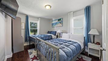 3 bedrooms, iron/ironing board, WiFi, bed sheets