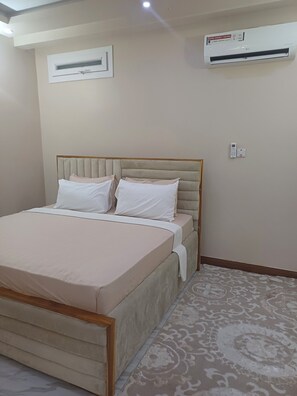 Fer et planche à repasser, accès Internet, draps fournis