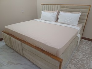 Silitysrauta/-lauta, internet, vuodevaatteet