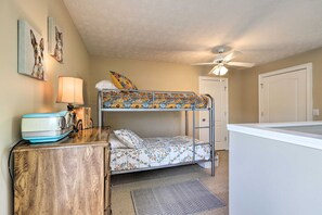 5 bedrooms, desk, iron/ironing board, travel crib