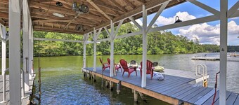 Lakeside Hot Tub, fire pit, kayaks, king beds