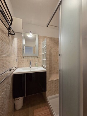 Bathroom - Lovely studio apartment swimmingpool Richelieu beach, Cap d'Agde (LE CAP D AGDE)