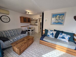 Living area - Lovely studio apartment swimmingpool Richelieu beach, Cap d'Agde (LE CAP D AGDE)