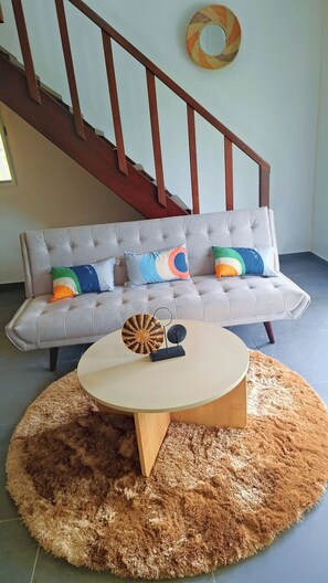 TV - Modern, self-contained furnished apartment with private entrance, terrace and garden. (Kourou)