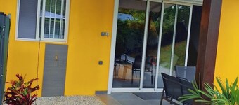 Emma modern suite (2-minute walk from the beach).