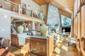 Interior - Villa Moraine Vail - Perfection for Large Groups, Hot Tub, Mountain Views (Vail)
