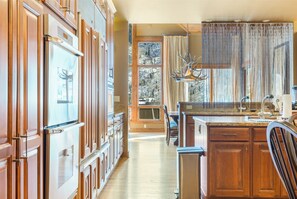 Fridge, microwave, oven, stovetop - Villa Moraine Vail - Perfection for Large Groups, Hot Tub, Mountain Views (Vail)
