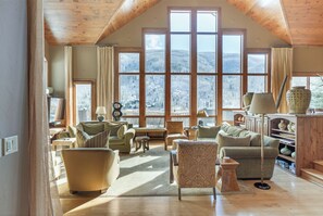 Smart TV, fireplace, books, offices - Villa Moraine Vail - Perfection for Large Groups, Hot Tub, Mountain Views (Vail)