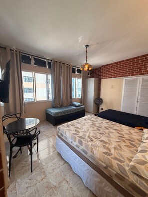 2 Schlafzimmer, Bügeleisen/Bügelbrett, Bettwäsche
