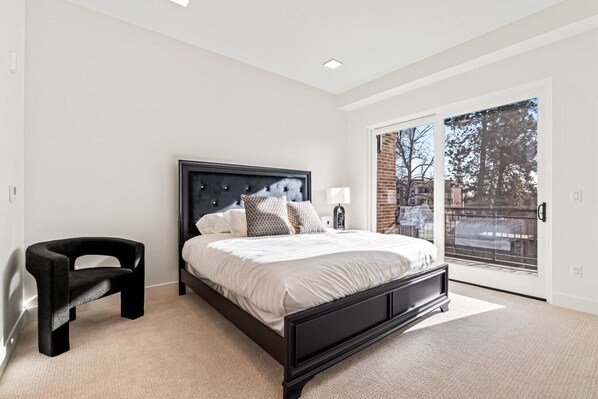 TyöpöytÀ, silitysrauta/-lauta, Wi-Fi, vuodevaatteet