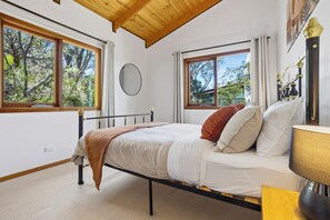 4 室のベッドルーム、アイロン / アイロン台、WiFi (無料)、ベッドシーツ