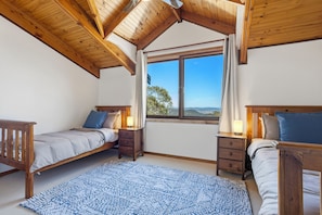 4 bedrooms, iron/ironing board, free WiFi, bed sheets - Spacious Blue Mountains Retreat with Stunning Views (Mount Victoria)