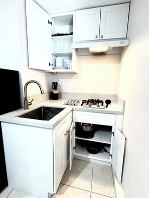 Private kitchen - Coastal Studio- Disneyland/Knots Berry Farm (Midway City)