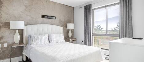 Strykjärn/strykbräda, internet och sängkläder