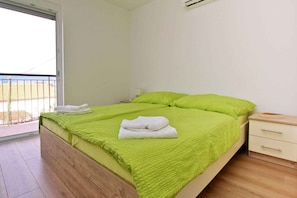 1 bedroom, WiFi - Holiday apartment with air conditioning and barbecue facilities (Šilo)