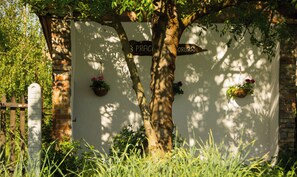 Exterior detail - Pracownia Boruja Heritage Country House –4 Bedrooms, Large Garden, Near the Lake (Boruja)