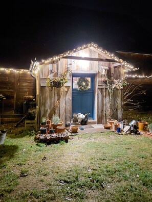 Property grounds - Pracownia Boruja Heritage Country House –4 Bedrooms, Large Garden, Near the Lake (Boruja)