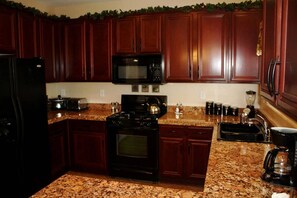 Fridge, microwave, oven, stovetop - 5BR Las Vegas Home w/ Private Spa, Game Room | Near Strip & M Casino Resort (Las Vegas)