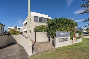 Exterior - Seaspray 3 Bedroom Apartment with Ocean Views (Kings Beach)
