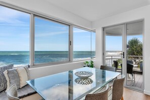 Dining - Seaspray 3 Bedroom Apartment with Ocean Views (Kings Beach)
