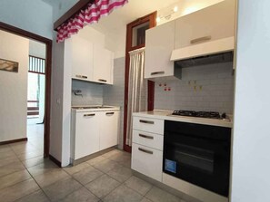 Fridge, microwave, oven, stovetop - Holiday apartment in a quiet location (Eraclea)